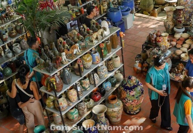 Một xưởng gốm ở Bình Dương thu hút đông du khách tới tham quan, khám phá